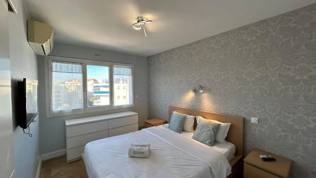 B018-Bright Apartment With Balcony - Cannes Croisette 0*,