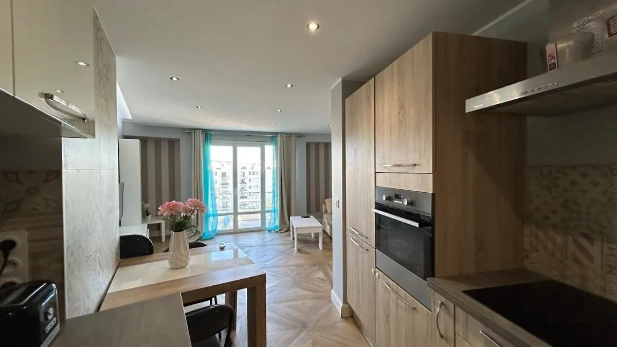 B018-Bright Apartment With Balcony - Cannes Croisette Holiday home