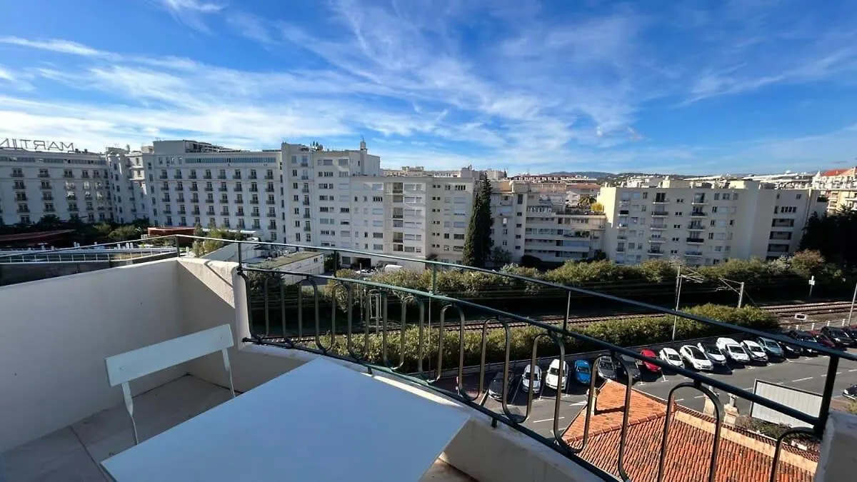 B018-Bright Apartment With Balcony - Cannes Croisette Holiday home