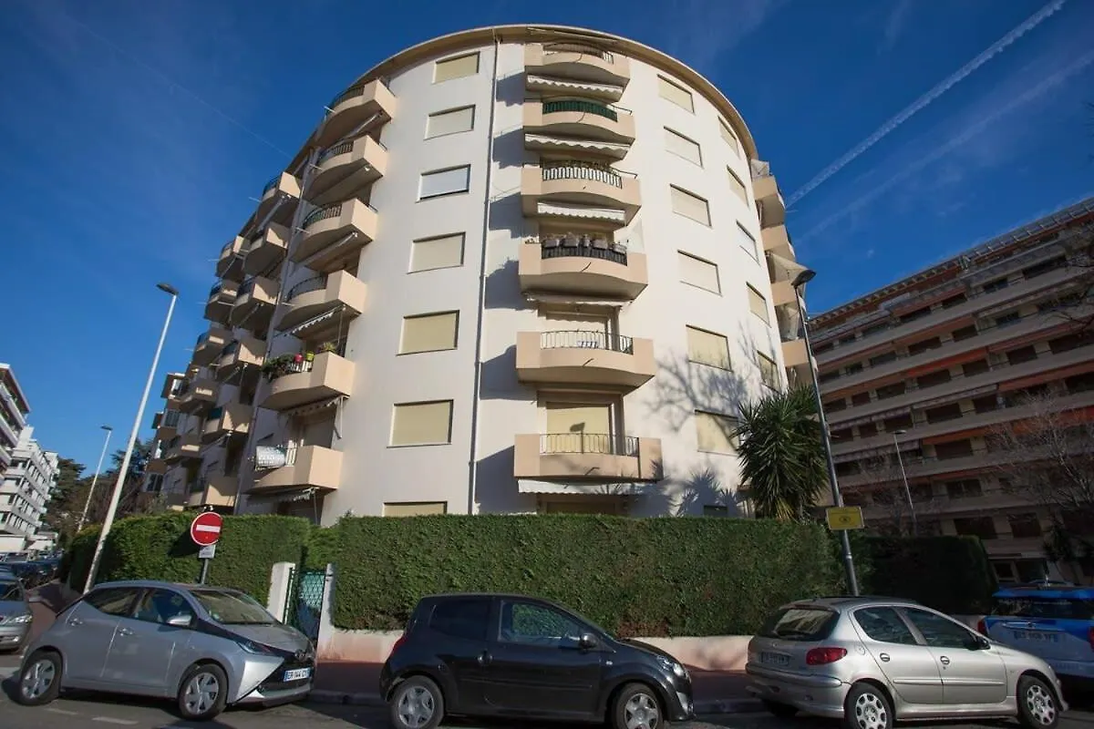 B018-Bright Apartment With Balcony - Cannes Croisette Holiday home