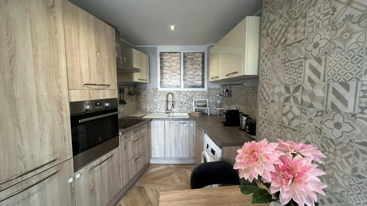 B018-Bright Apartment With Balcony - Cannes Croisette
